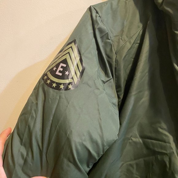 BOYS LARGE REVERSIBLE MILITARY STYLE PUFFER COAT - Picture 3 of 8